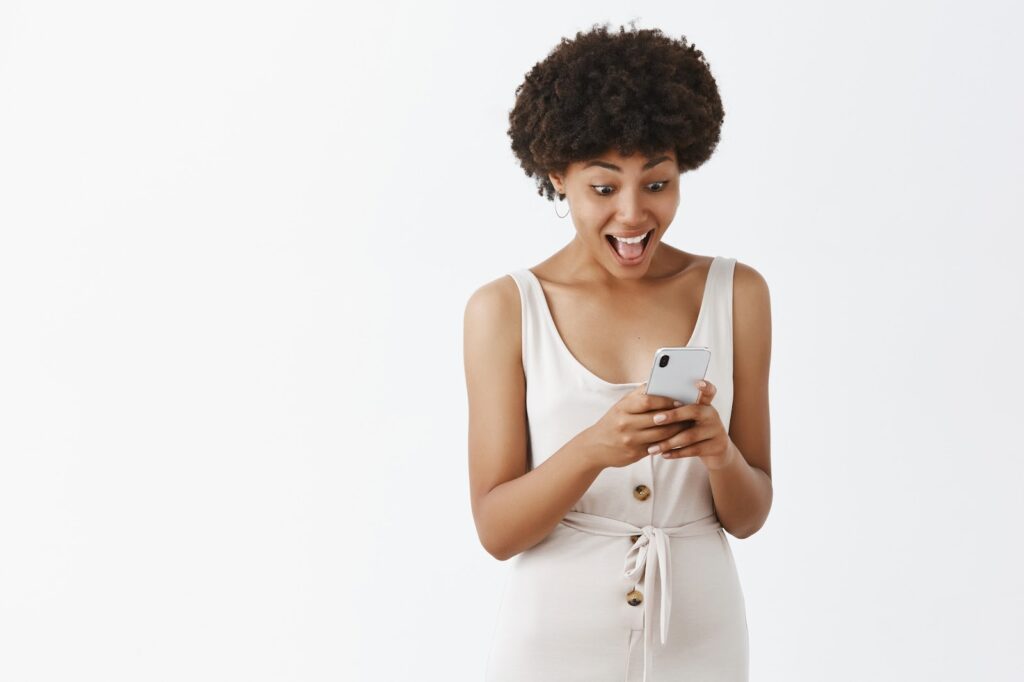 Types SMS happy woman